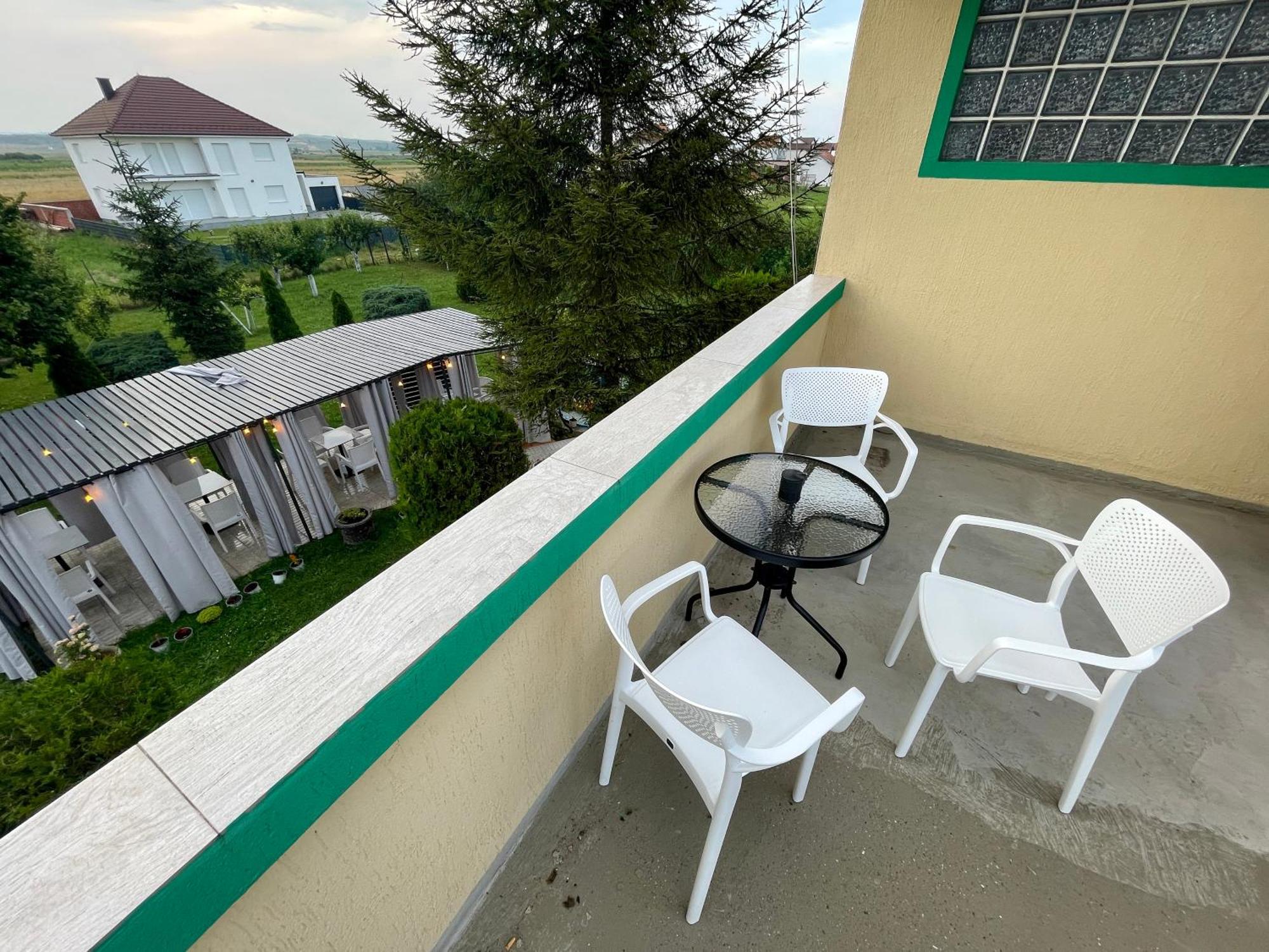 Madigan'S Hotel Kosovo Polje Exterior photo